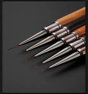 Pennello per nail art professionale con manico in legno per dettagli di precisione