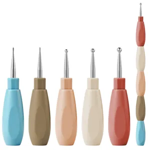 Set professionale di penne per nail art, strumenti di manicure colorati e impilabili.