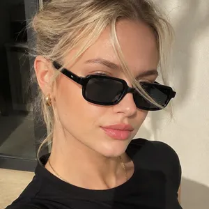Mode Lunettes de Soleil Carrées Rétro Pour Femmes Hommes Clous en Métal Monture Décorative Anti UV Lumière Bleue Bloquant Lunettes Voyage Accessoires