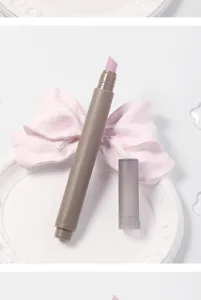 Nagel Quarz Schleifstift Detailaufnahme, Hornhautentferner Werkzeug mit rosa Spitze.