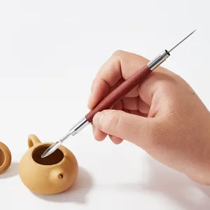 Herramienta profesional de arcilla para escultura cerámica con mango de madera.