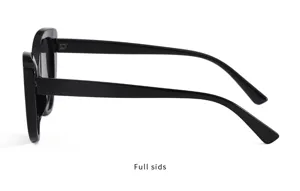 Gafas de sol negras con montura gruesa ovalada, elegante vista lateral para la moda.
