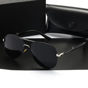Klassische Piloten-Sonnenbrille mit Metallrahmen für Damen und Herren, stilvoll polarisiert.