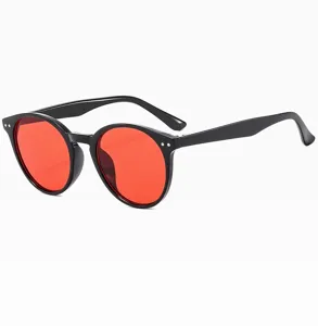 Runde Vintage Sonnenbrille mit roten Gläsern, stilvolle Mode Brille für Outdoor Streetwear.
