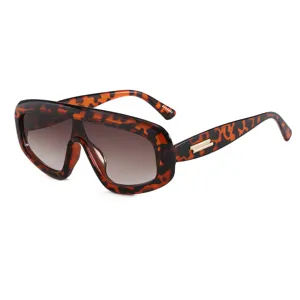Occhiali da sole leopardati oversize da donna, lenti sfumate alla moda per esterno.