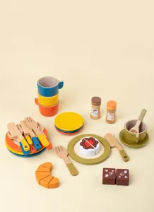 Set di giocchi di ruolo per tè pomeridiano in legno per bambini, cibo da cucina colorato.