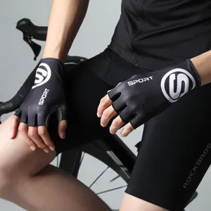 Vista dettagliata di guanti da ciclismo senza dita con design antiscivolo per sport.