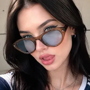 Trendige PC Reisnieten Sonnenbrille Für Damen Herren Anti-UV Flat Top Runder Rahmen Brille Retro Straßenfotografie Brillen