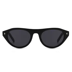Schicke schwarze Flachtop Sonnenbrille für Damen Herren, modische Nietensonnenbrille UV.