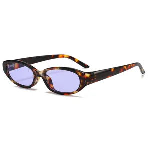 Vintage ovale Sonnenbrille mit Schildpatt-Gestell und lila Gläsern für Alltag und Autofahren.