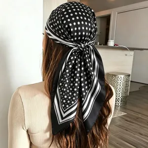 Dames 90cm zwart-witte polkadot satijnen vierkante sjaal, elegante hoofddoek en nekwrap.