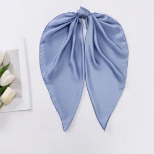 Sciarpa in raso blu da donna, elegante nastro per capelli e foulard quadrato per lo styling quotidiano.