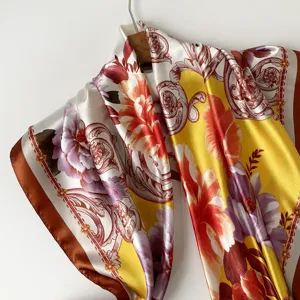 Foulard quadrato in seta di raso floreale vintage elegante grande sciarpa per donne