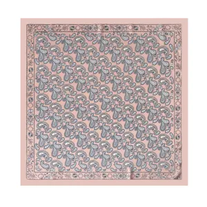 Élégant foulard carré rose de 70cm en soie motif cachemire, satin classique pour femme et fille.