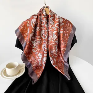 Foulard carré en soie à imprimé cachemire pour femme, style rétro classique, 90x90cm.