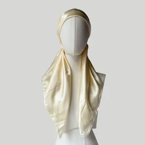 Einfarbiges Satin Hijab Kopftuch für Damen, leichtes Sommertuch zum Sonnenschutz im Alltag.