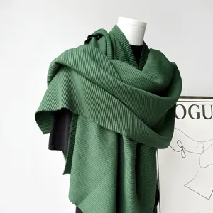 Donkergroene geplooide lange sjaal, zachte cashmere-look winter sjaal, elegante warme halsdoek.