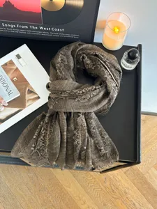 Sciarpa scialle in pizzo marrone scuro, elegante design con frange, morbido cotone poliestere donna.