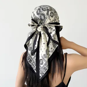 Vintage schwarz-weiß Paisley Seidentuch Dreieck Kopftuch für Damen Retro Mode Kopfbedeckung.