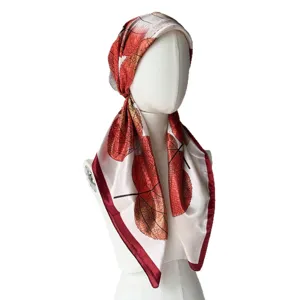 Pañuelo cuadrado de satén con estampado de hojas para mujer, accesorio elegante.