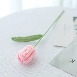 Fiore artificiale tulipano rosa all'uncinetto fatto a mano filato lavorato a maglia decoro casa