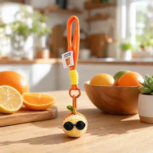 Porte-clés orange au crochet fait main avec lunettes de soleil, charm de sac mignon.