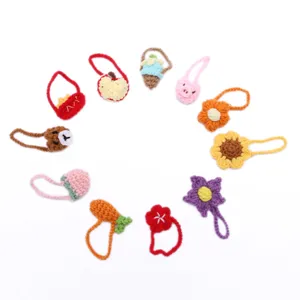 Handgefertigte Häkel-Mini-Umhängetaschen süße Wollpuppe Zubehör Set für schöne Geschenke.