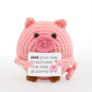Handgemachte gehäkelte rosa Schwein Plüschtier Detailansicht mit niedlichem Design