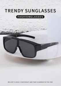 Große Schildsonnenbrille Detail, schwarzer einteiliger Rahmen, moderner Outdoor-Sport-Stil.