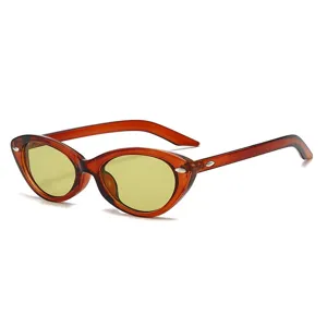 Klassische Retro-Cat-Eye-Sonnenbrille mit getönten Gläsern, stilvoller UV-Schutz für den Alltag.