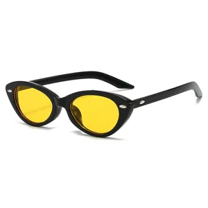 Klassische Vintage Katzenauge Sonnenbrille mit schwarzem Rahmen und gelben Glaesern