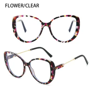 Modische Katzenauge Brille mit stilvollen farbblockierenden Retro-Fassungen und Metallbügeln.