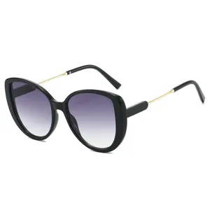 Modische Cat-Eye-Sonnenbrille mit stilvollen Retro-Rahmen und edlen Farbverlaufslinsen.