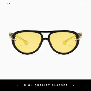 Occhiali da sole aviatore donna alla moda con lenti gialle e aste nodo in metallo chic.