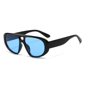 Modische schwarze Doppelsteg Piloten-Sonnenbrille mit blauen Gläsern für Damen und Herren.