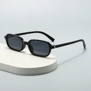 Trendige schmale schwarze Sonnenbrille Damen, chic quadratische Retro Brille Alltag