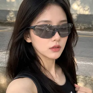 Occhiali da Sole Sportivi Alla Moda Futuristici Monopezzo Senza Montatura Occhiali da Ciclismo Antivento per Uomo Donna Protezione UV400