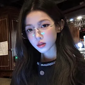 Schicke rahmenlose Blaulichtfilter Brille für Damen, stilvolles Metallgestell Brillen.