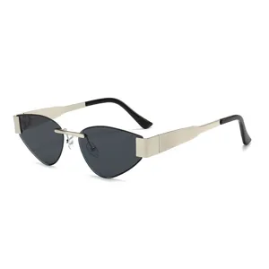 Gafas de sol vintage sin montura con diseño triangular de ojo de gato muy doradas.