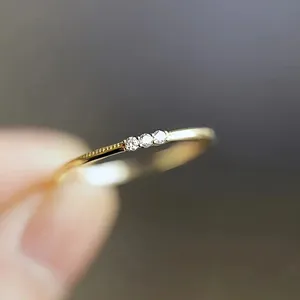 Eleganter Silber Strass Reihe Ring Für Damen Frisch Süß Design Leichter Luxus Geometrischer Kreis Strukturierter Fingerring Schmuck