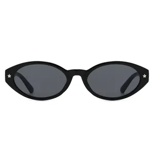 Modische schwarze Damen Sonnenbrille in ovaler Form mit Stern Dekor und UV Schutz.