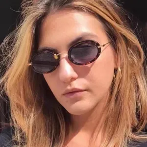 Modische vintage ovale Sonnenbrille für Damen, stilvolle Retro Schildpatt Metallbügel.