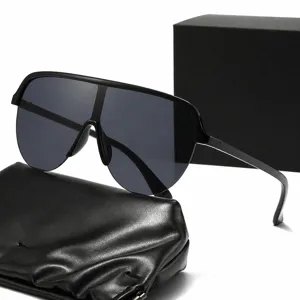 Modische übergroße Schild-Sonnenbrille mit einteiligem Glas, cooler Stil für den Alltag.
