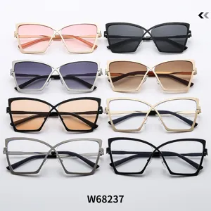 Elegante Damen Großrahmen Metall Brillen und Sonnenbrillen Set mit schicken Retro Crossover.