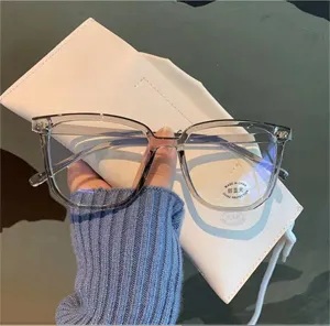 Transparente Blaulichtfilter Brille stilvoller großer quadratischer Brillenrahmen für den Alltag.