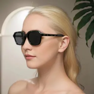 Wave Frame Square Sunglasses Women Men Retro Fashion Beach Sun Glasses UV400 Protection PC Frame Polycarbonate Lens Eyewear