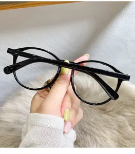 Leichter runder schwarzer Brillenrahmen für Damen, Alltags-Klarglasbrille, stylische Brillenfassung.