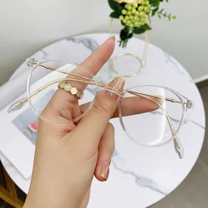 Occhiali trasparenti ultraleggeri donna anti luce blu montatura ottica di moda giornaliera.