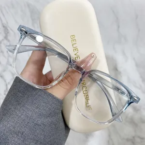 Occhiali quadrati trasparenti TR90 leggeri per protezione quotidiana anti luce blu.