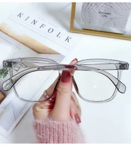 Transparente Blaulichtfilter Brille grosse Fassung grauer Rahmen trendige Studenten Brille Mode